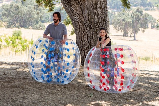 Tráiler de La boda de mi ex (Destination Wedding) con Keanu Reeves y Winona Ryder