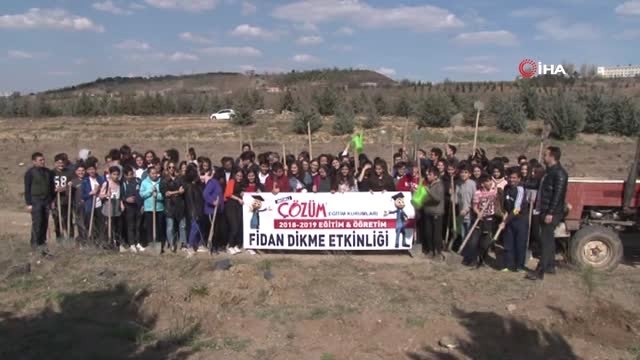 Başkentte Öğrenciler Fidan Dikme Etkinliği Düzenledi