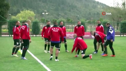 Uluslararası Polis Futbol Turnuvası'nda heyecan sürüyor