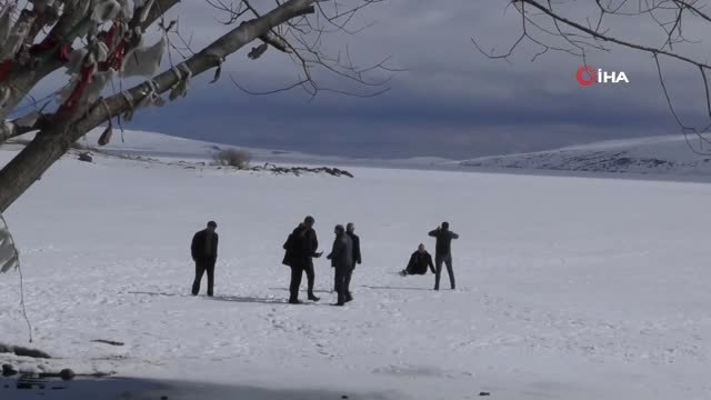 Çıldır Gölü'nde Buzlar Çözülmeye Başladı