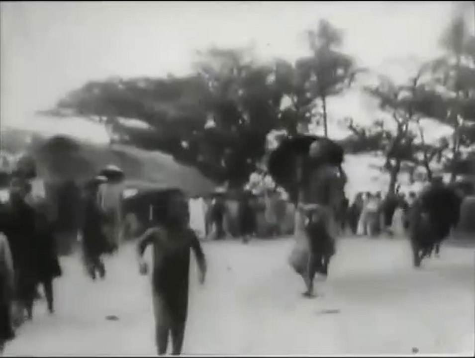 Gabriel Veyre: Le village de Namo - Panorama pris d'une chaise à porteurs (1900)