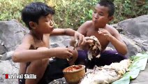 Survival Skills - Cacth Big Fish And Grilled Eating Delicious