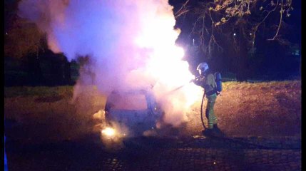 Un véhicule en feu sur un parking de la citadelle de Namur