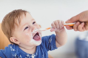 Wie und wann sollte man die Ernährung des Babys erweitern?