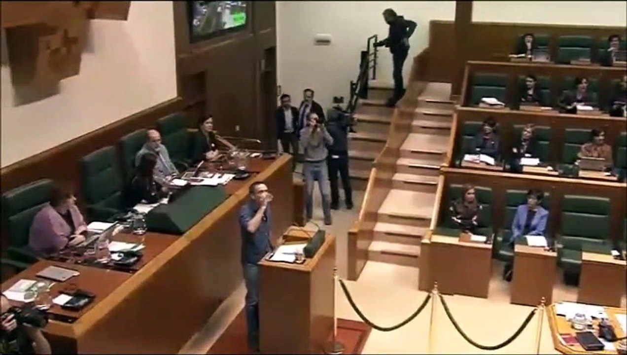 Bronca en el Parlamento Vasco después que Bildu comparase a la Policía y a la Guardia Civil con nazis de Nuremberg