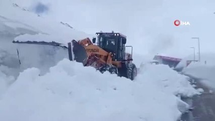 Van-Bahçesaray Karayolunda Nisan Ayında Karla Mücadele