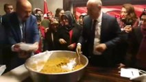 Kırıkkale Eşi Makamında Gün Yapan Vakıf Müdürü Başkan Oldu, İlk İş Olarak Kısır Dağıttı