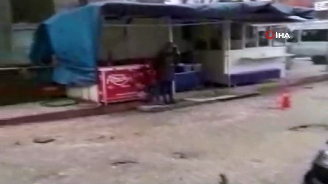 Aniden bastıran sağanak ve dolu yağışı vatandaşlara ve sürücülere zor anlar yaşattı