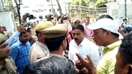 बरेली: दरोगा ने पकड़ा हाथ तो भाजपा सांसद ने सुनाई गालियां, जमकर हुई नोकझोंक