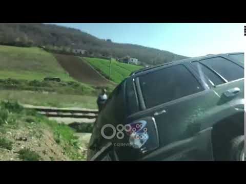 RTV Ora - Aksident në rrugën Fier-Levan, makina përfundon në kanal