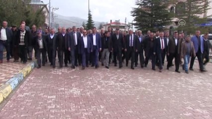 Makam Odasının Kapısını Söktürdü