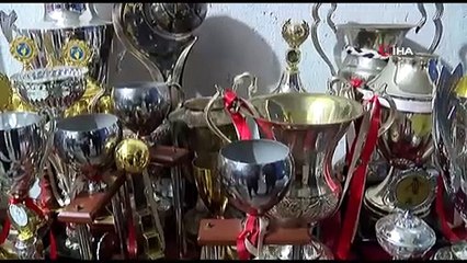 Manisaspor’un tarihi kupaları 59 bin liraya satıldı