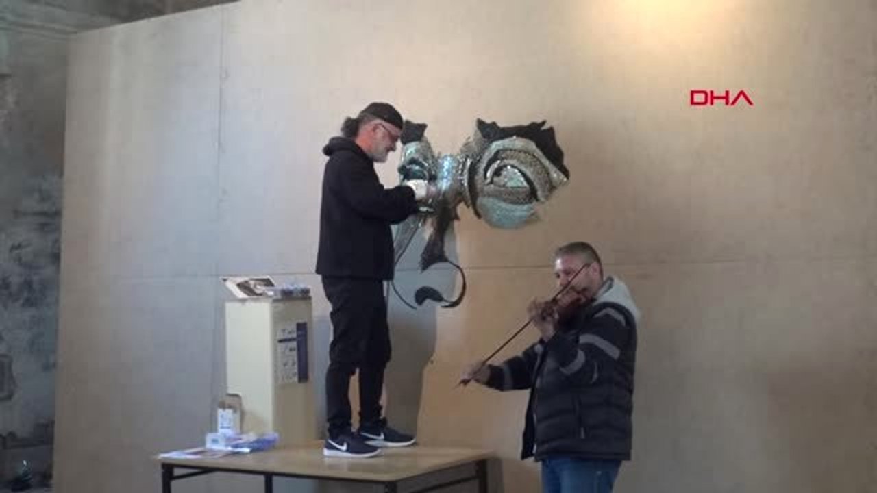 Niğde Arnavut Sanatçı Niğde'de 250 Bin Vidayla Atatürk Portesi Yapıyor