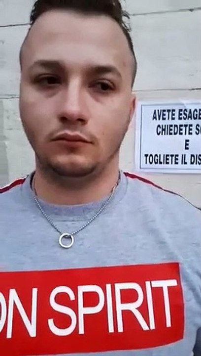 Andria: un ragazzo si ribella alle strisce blu e lancia una petizione popolare "venite tutti a firmare" - video