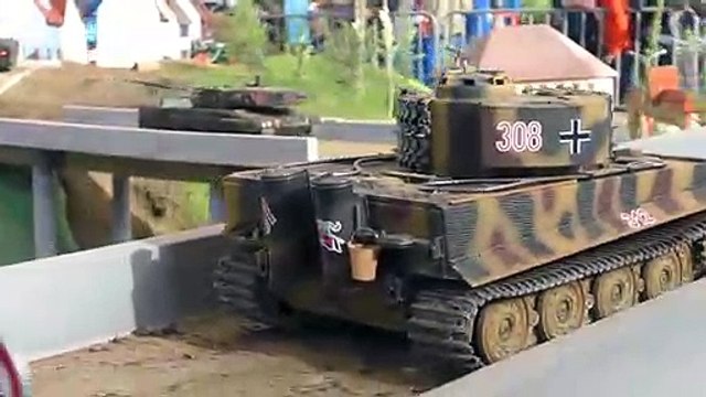 RC دبابات في العمل! رائعة أبرامز دبابة! مذهلة مركبات الصليب الأحمر في العمل