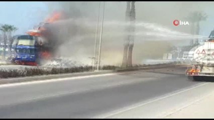 Seyir Halindeki Saman Yüklü Tır Alev Topuna Döndü