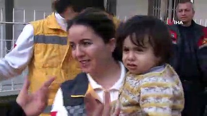 Mahsur kalan çocuğu itfaiye kurtardı