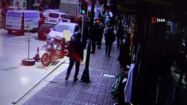 Sokakta hız yapan aracın, ciple çarpıştığı anlar kamerada