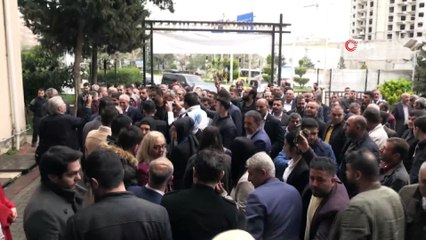 Okuldan arkadaş olan başkanlar mazbatalarını aldı
