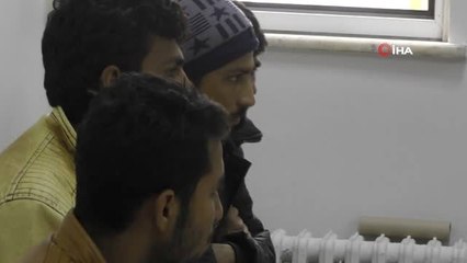 Kaçak Göçmenleri Yol Kenarına Bırakıp Kaçtılar