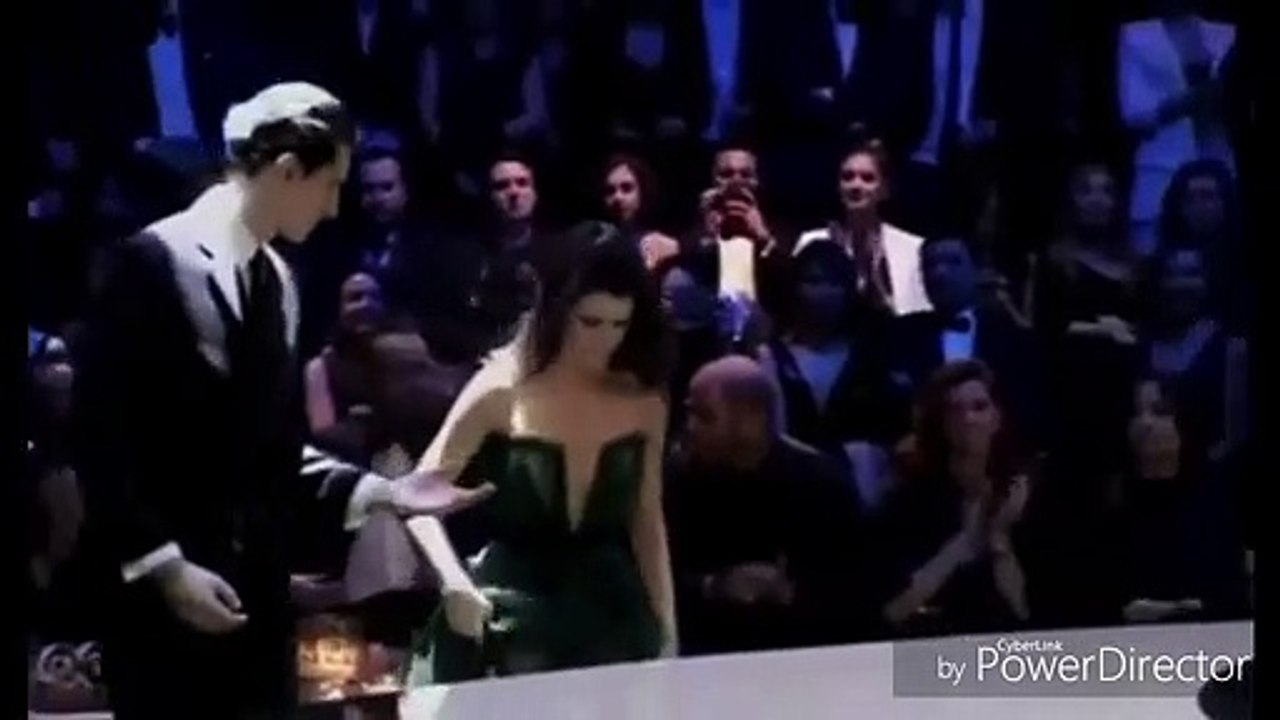 Fatmagül ( beren saat) elue actrice de l'année 2012