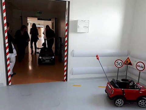 Annemasse : les voiturettes de l'hôpital pour accompagner les enfants au bloc opératoire