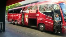 Sevilla-Alavés: Llegada del autobús del Sevilla al Sánchez Pizjuán