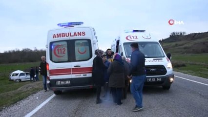 Sinop'ta Minibüs Park Halindeki Otomobile Çarptı: 5 Yaralı