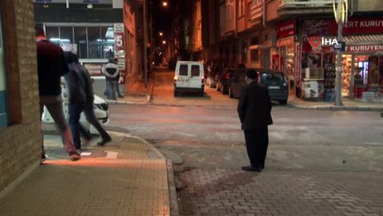 5.2 büyüklüğündeki deprem sonrası vatandaşlar sokaklara indi