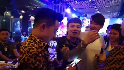 Khá BảnH Dự Tiệc CHúc Mừng SinH Nhật A Quang Khổng Gia Cùng Các Hot !