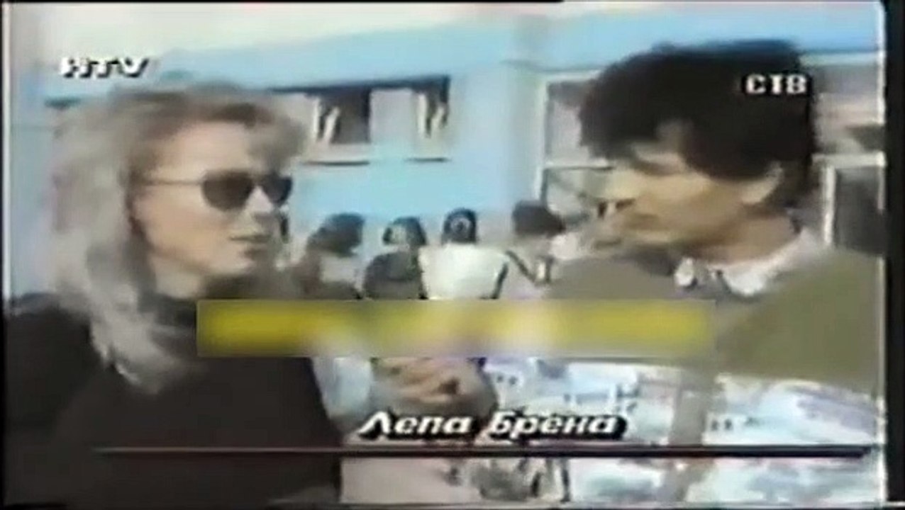 Lepa brena sa Srpskim vojnicima