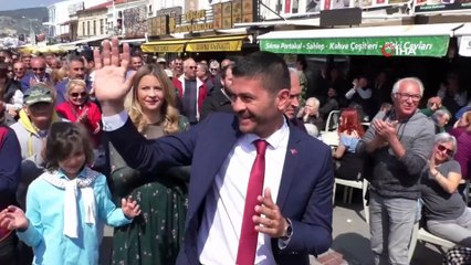 Eski itfaiye eri yeni başkan mazbatasını aldı