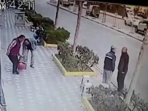 Ejecté vivant par miracle d'une voiture en tonneau !