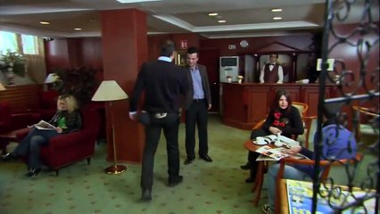 El Pañuelo Rojo ( Al Yazmalım ) - Capítulo 61 - HD - En español