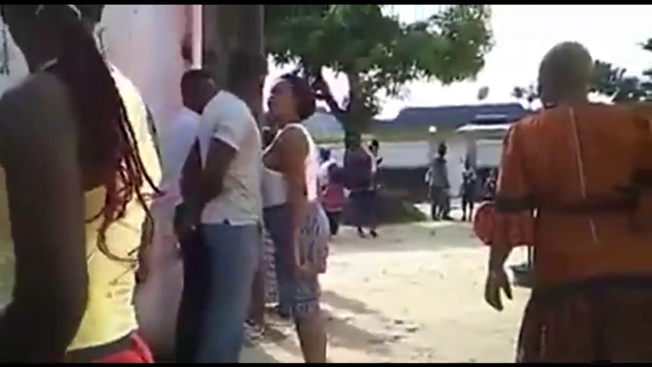 Altercation entre l'écrivaine franco-camerounaise Calixthe Beyala  et son amant à Douala