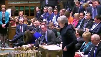Parlamento británico aprueba legislación para evitar Brexit duro