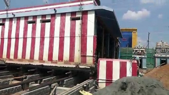 ஜாக்கியை வைத்து 25 அடி தூரத்திற்கு நகர்த்தப்பட்ட 100 வருட கோவில்-வீடியோ