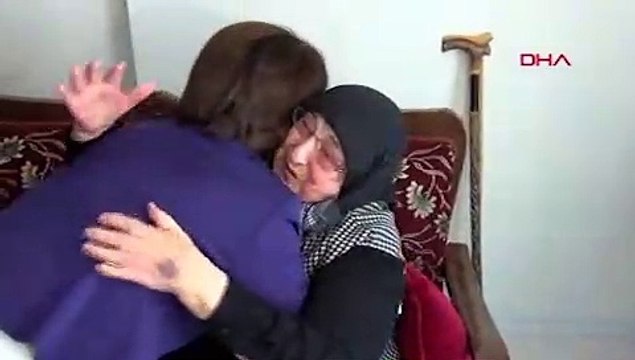 Mansur Yavaş kendisi için dua eden kadını ziyaret etti