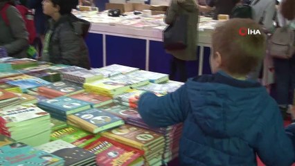 Engel tanımadı, tek parmağıyla 17 kitap yazdı