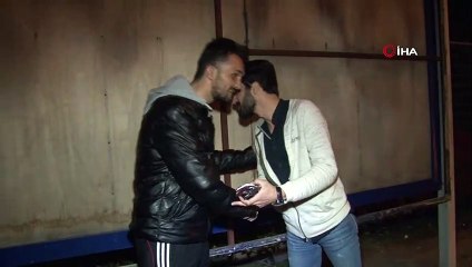 Otobüste bulduğu cüzdanın sahibine sosyal medyadan ulaştı