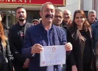 Komünist Başkan mazbatayı aldı