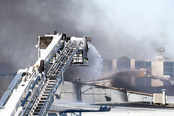 Tehlikeli Madde Üreten Fabrika Alevlere Teslim Oldu