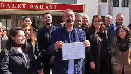 Fatih Mehmet Maçoğlu mazbatasını aldı.