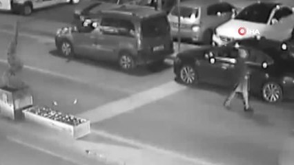 Otomobillerden Hırsızlık Yapan İkili Kıskıvrak Yakalandı...hırsızlar Kamerada
