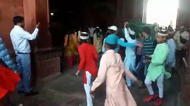ताजमहल में लगे पाकिस्तान जिंदाबाद के नारे