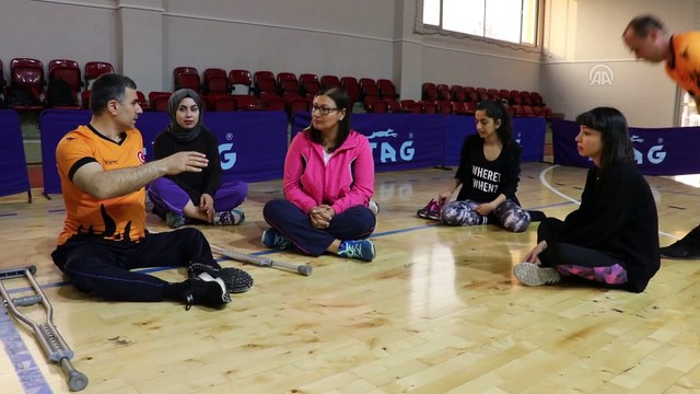 Öğrenciler, farkındalık için oturarak voleybol oynadı - BOLU