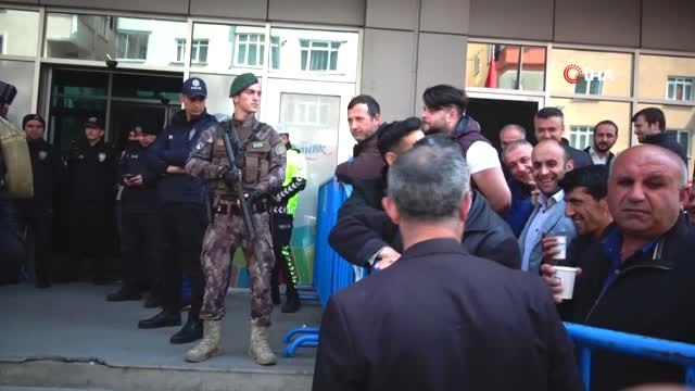 Pendik'te Geçersiz Oylar Yeniden Sayılıyor