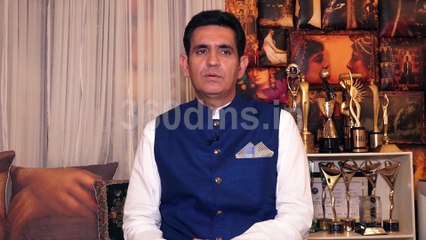 Omung Kumar Shares Experience to PM Narendra Modi Movie