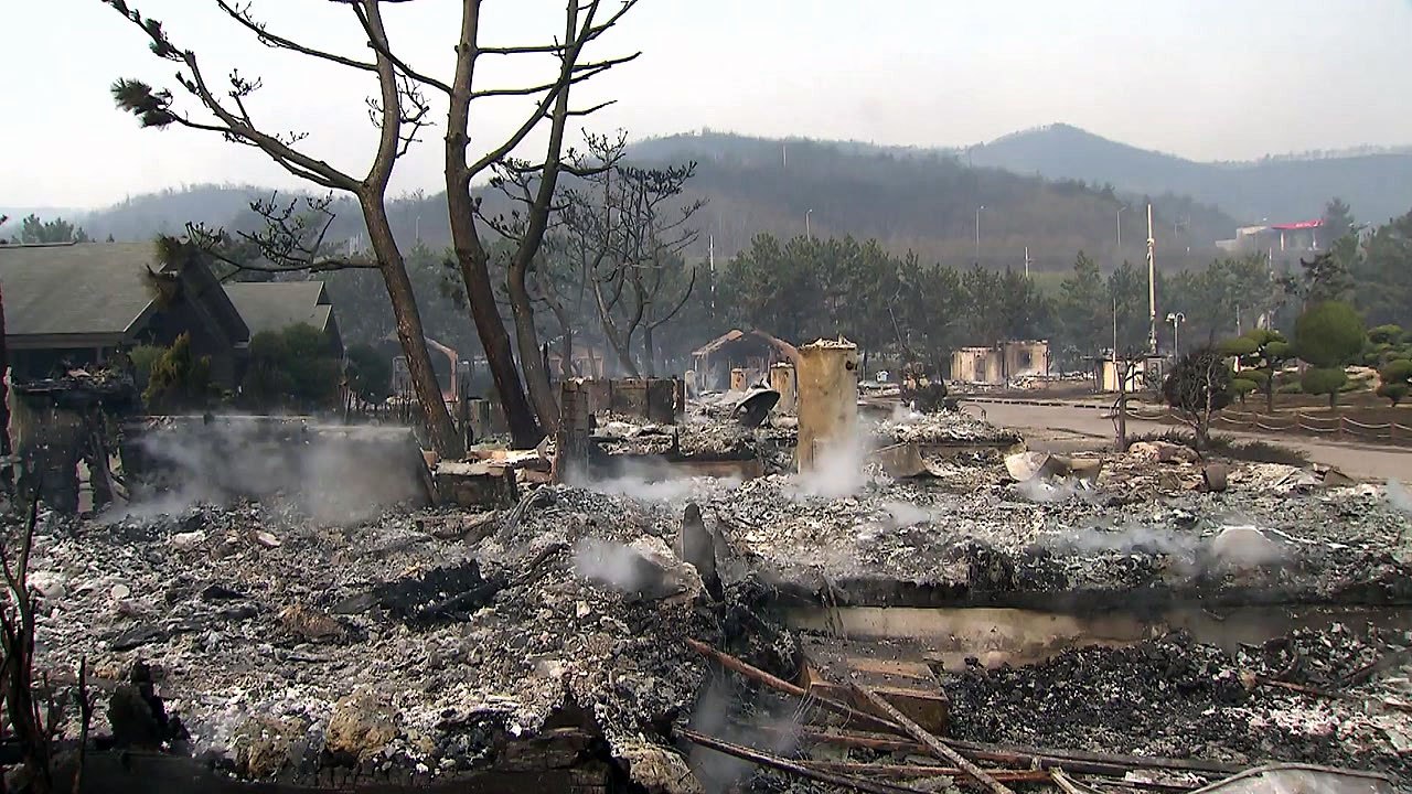 '재난사태' 선포...사상 최악의 강원 산불 / YTN