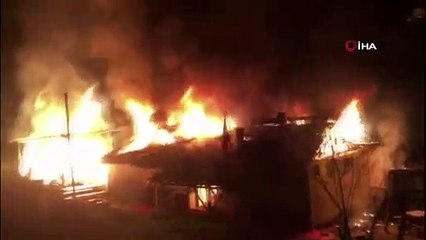 Odunlukta çıkan yangın, sıçradığı evi küle çevirdi